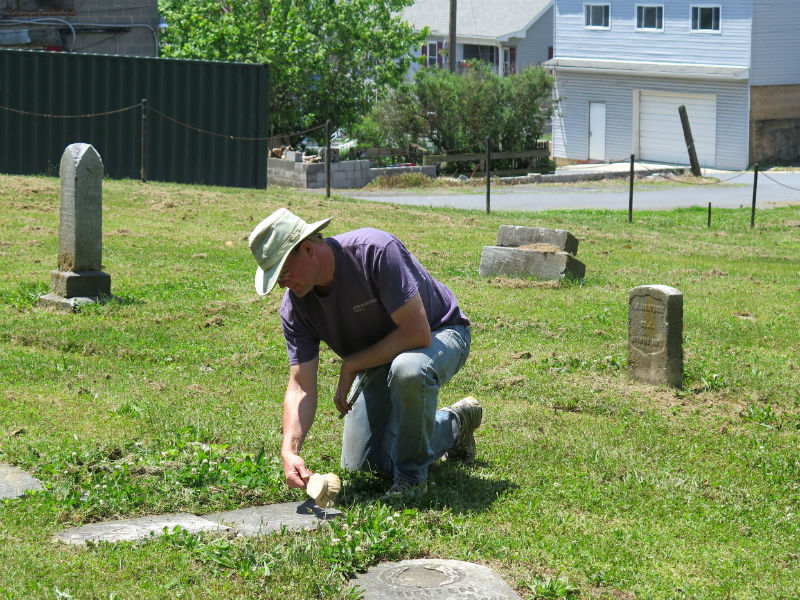 Archaeologist Howard Wellman. Photo by Jeff Batson.