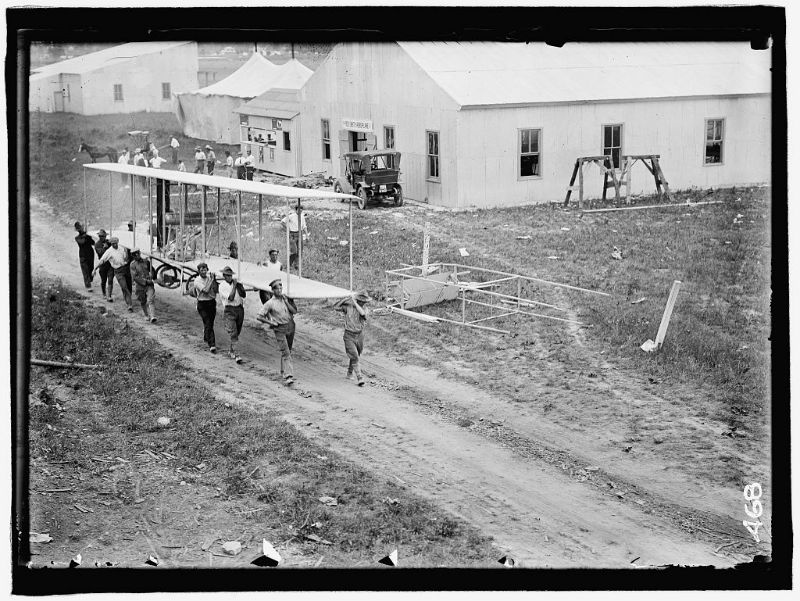 Wrecked Wright plan in College Park, 1911. Photo from Library of Congress.