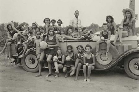 Young Highland Beach beachgoers, ca. 1930. Photo from Smithsonian Institution.