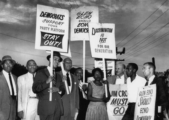 Protesters demanding integration at Glen Echo, 1960s. Photo from Glen Echo Archives.