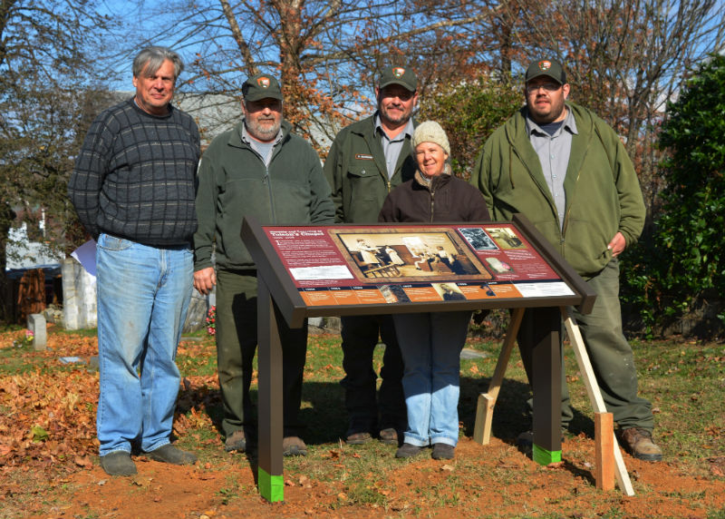 tolsons-chapel-nps-sign