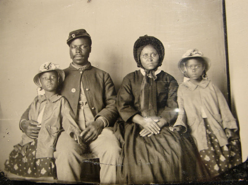 Unidentified soldier and family, discovered in Cecil County, MD. Photo from Library of Congress.