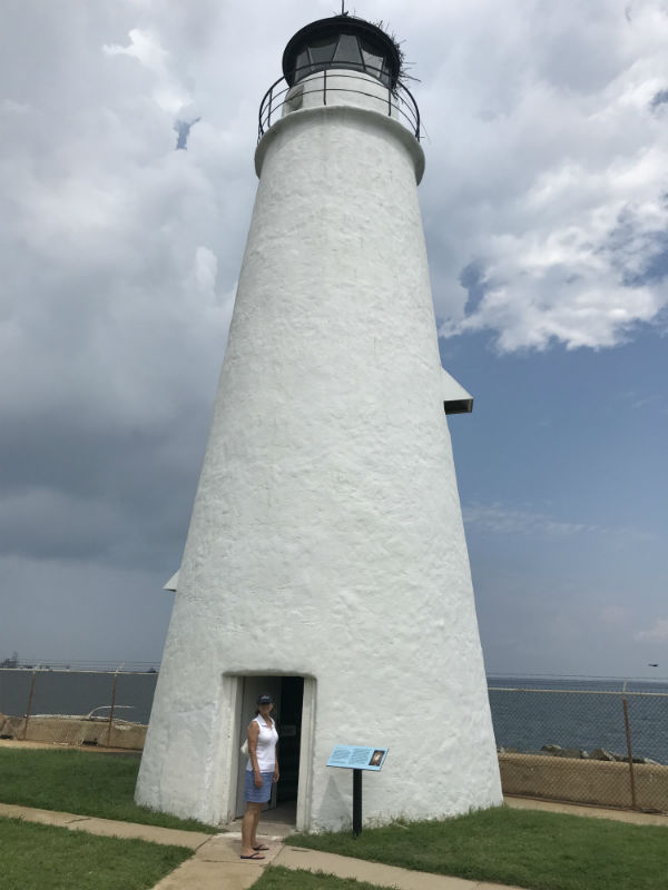 lighthouse-calvert-county-600