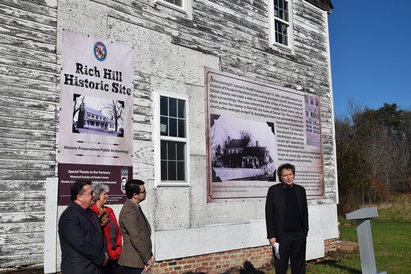 Ken Robinson (R) speaking at Rich Hill Historic Site, 2015.